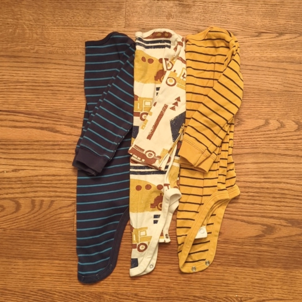 3 Carter's Onesie Bundle, EUC & GUC
